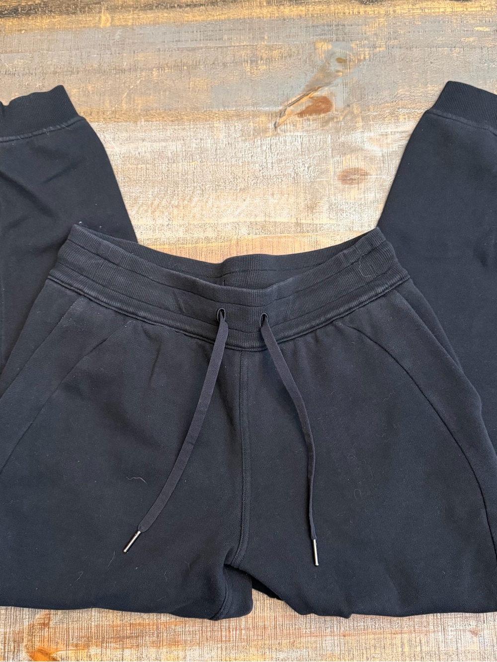 Black Lululemon scuba joggers sweatpants
